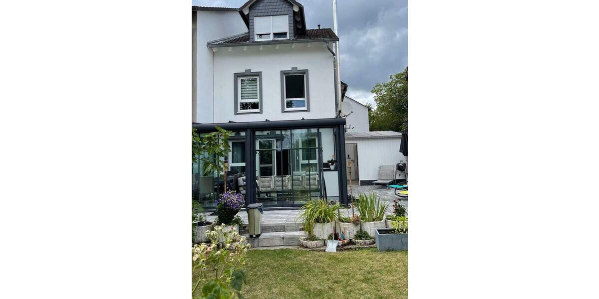 Frankfurt | Exklusives Einfamilienhaus mit Sauna, Kamin & Wintergarten – Privat 5 zimmer