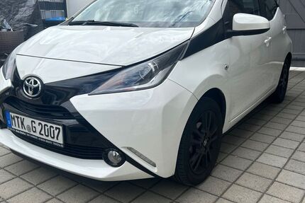 Toyota Aygo (X) 62.000 km 7.399 &euro; Liederbach 65835