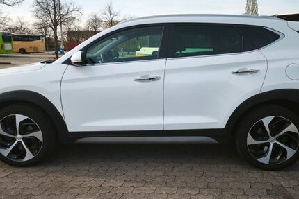 Hyundai TUCSON 99.500 km 21.800 € Nauheim 64569