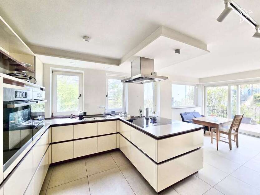 Haus zum Kaufen in Frankfurt am Main 1.349.000 € 220 m²