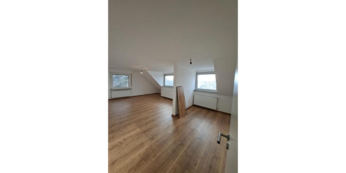 Dachgeschoßwohnung Hanau Groß-Steinheim - 4 Zimmer, 113 m&sup2;, 950&euro; | Angebot:26213449