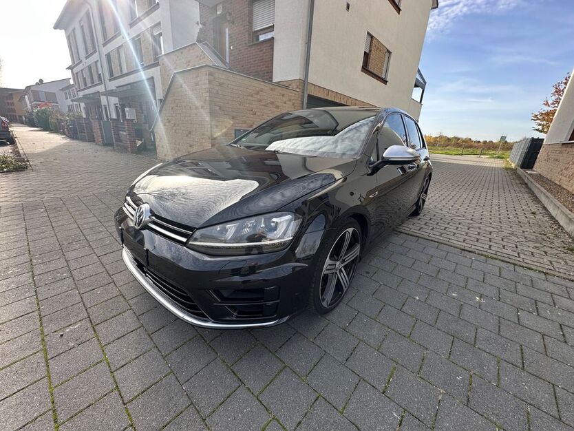 VW Golf 113.000 km 22.999 € Frankfurt 65929