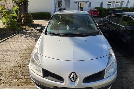 Renault Clio 142.000 km 1.749 &euro; Frankfurt am Main 65931
