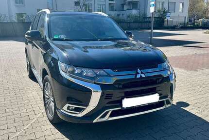 Mitsubishi Outlander 48.000 km 22.500 € Frankfurt 60326
