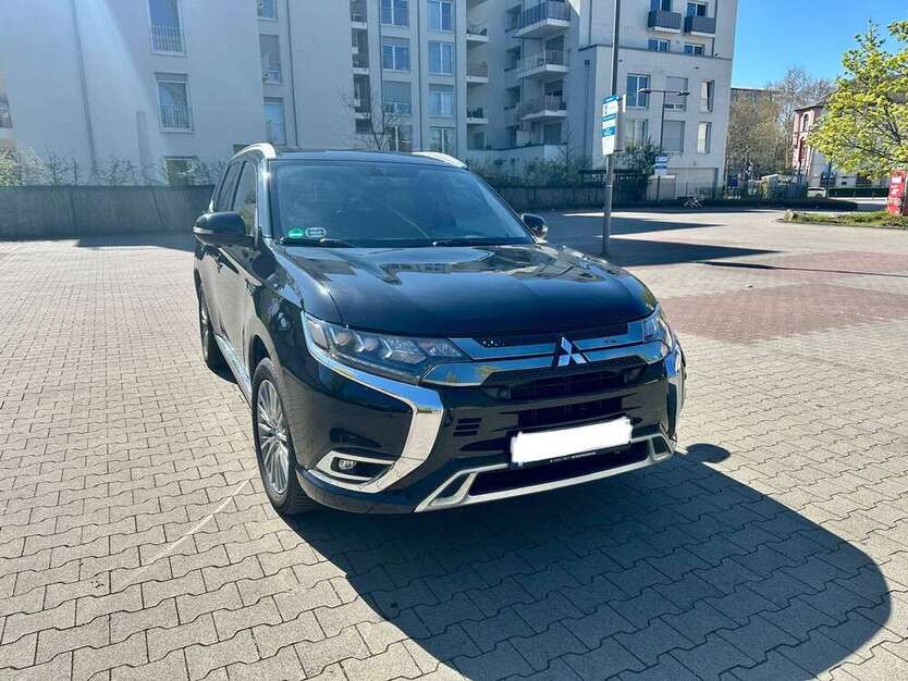 Mitsubishi Outlander 48.000 km 22.500 € Frankfurt 60326