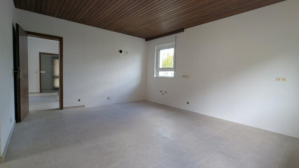 Einfamilienhaus Kelkheim (Taunus) - 8 Zimmer, 211 m&sup2;, 3.000&euro; | Angebot:26136507