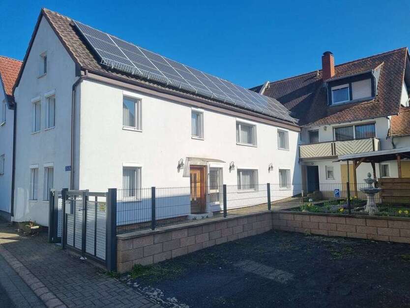 Haus zum Kaufen in Schöneck Büdesheim 400.000 € 261 m²