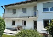 3-4 Zimmer Erdgeschoßwohnung, 110 qm mit Terrasse und Garten