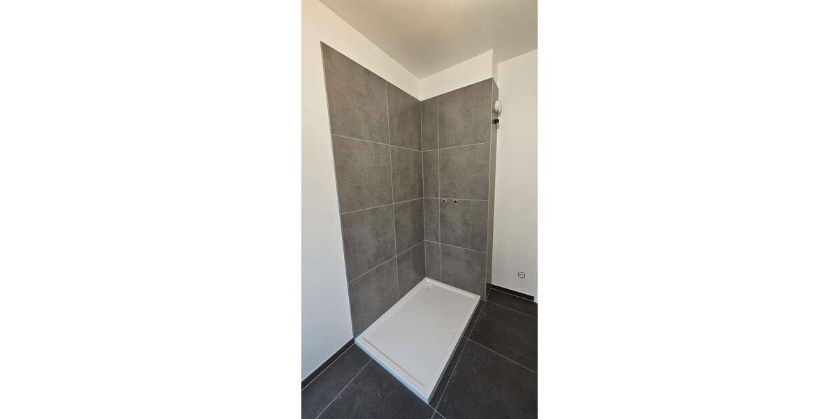 Frisch sanierte, sonnige 2-Zimmer-Wohnung mit Süd-Loggia & TG-Stellplatz - ruhig & zentral 2 zimmer