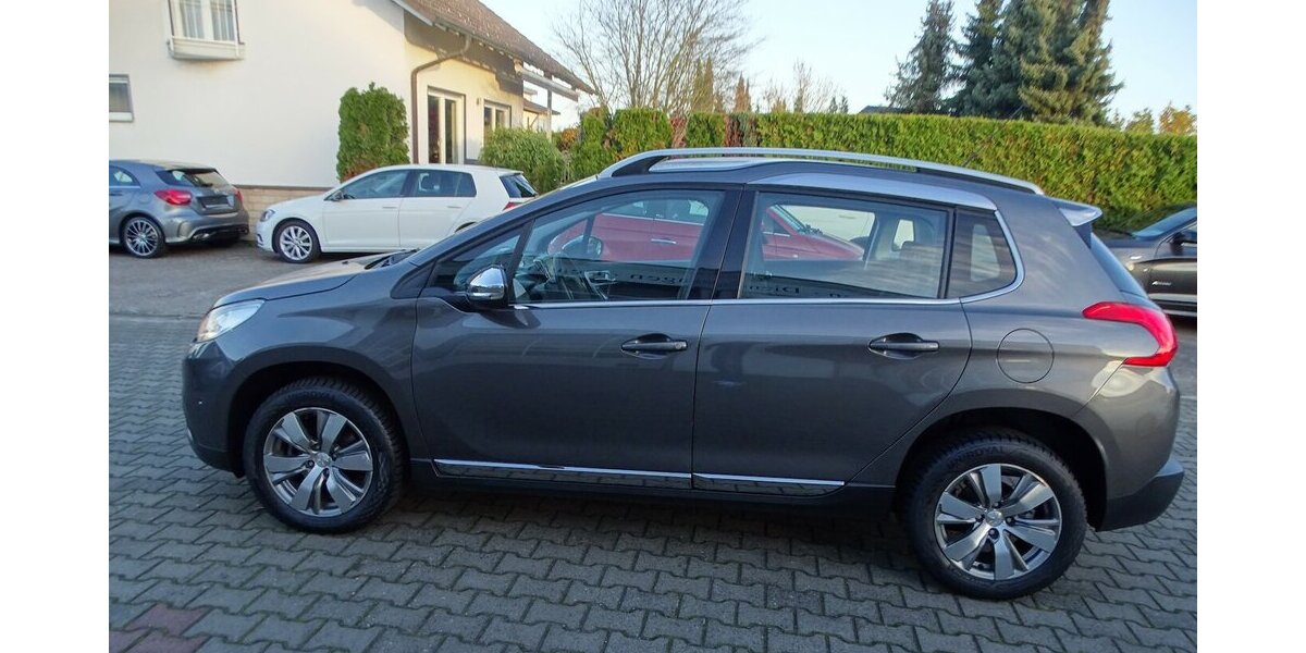 Peugeot 2008 Allure Automatik, Navigation, Parksensoren, 32.718 km 10.990 &euro; Rodgau 63110