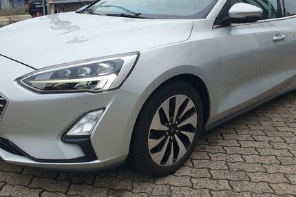 Ford Focus 91.000 km 13.800 € Büdingen 63654