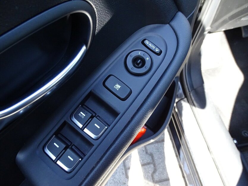 Kia Carens 1,6l Edition 7, Klima, 7-Sitzer, Sitzheizun 46.244 km 14.490 € Rodgau 63110