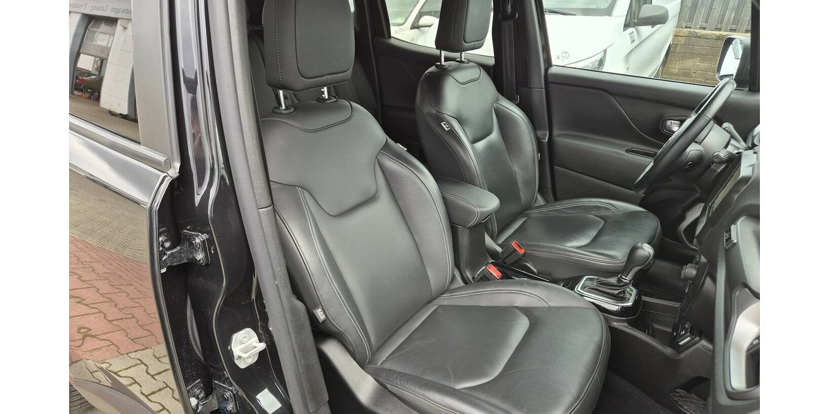 Hyundai i30 YES! Plus Navigation, Panoramadach, LED, Sport 89.202 km 12.890 &euro; Rodgau 63110