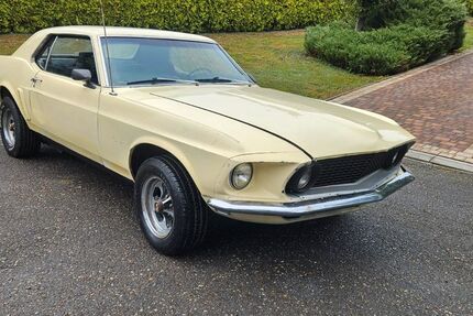 Ford Mustang 100.000 km 12.900 &euro; Oberursel 61440