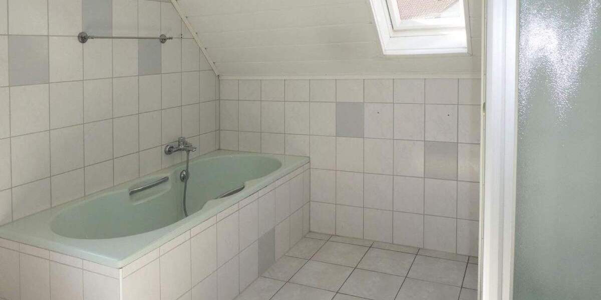 AUMÜLLER-Immobilien - Sympathische DHH mit Nebengebäude und sonnigere Hoffläche als Mietobjekt 4 zimmer