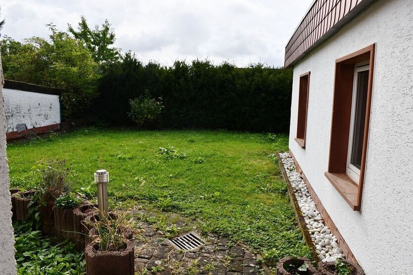 **RESERVIERT** Charmantes Einfamilienhaus mit vielseitig nutzbarem Nebengebäude 5 zimmer