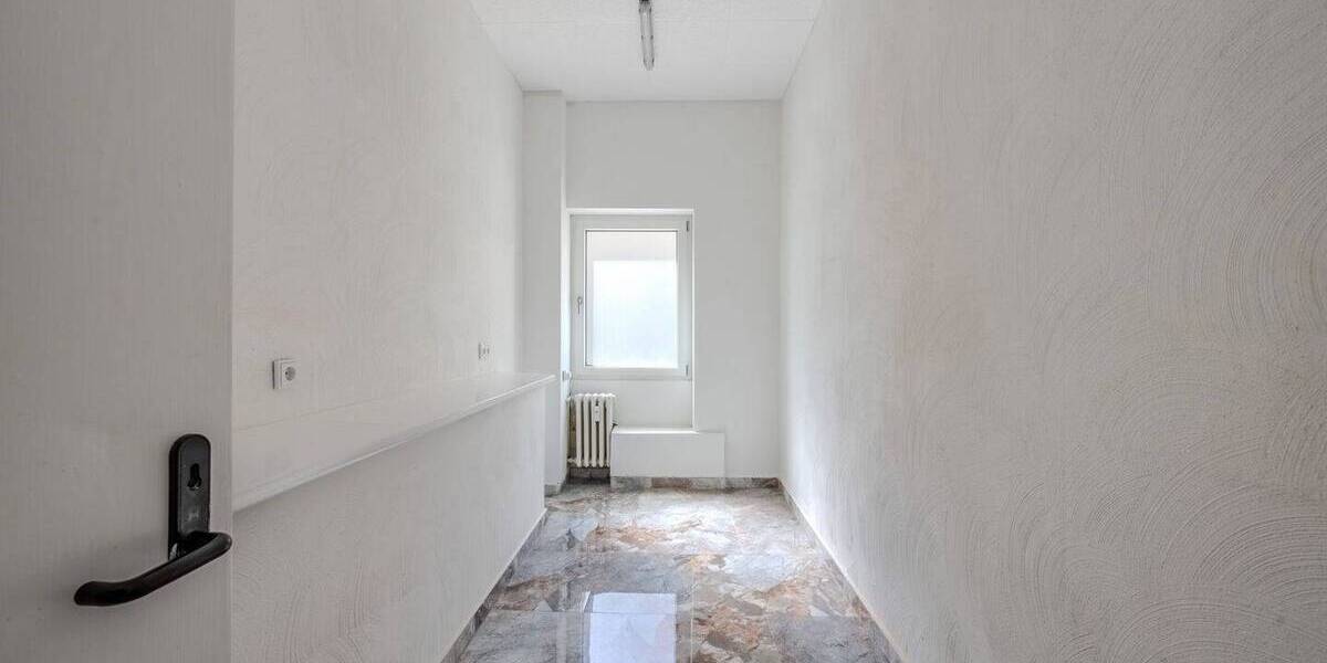 Langfristige Investitionschance in Sachsenhausen! Wohn- und Geschäftshaus in zentraler Lage 2 zimmer