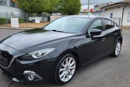 Mazda 3 124.000 km 11.600 &euro; Frankfurt 60431