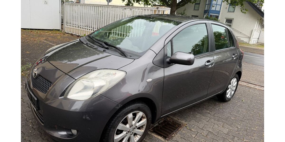 Toyota Yaris 111.870 km 3.000 &euro; NEU ISENBURG 63263