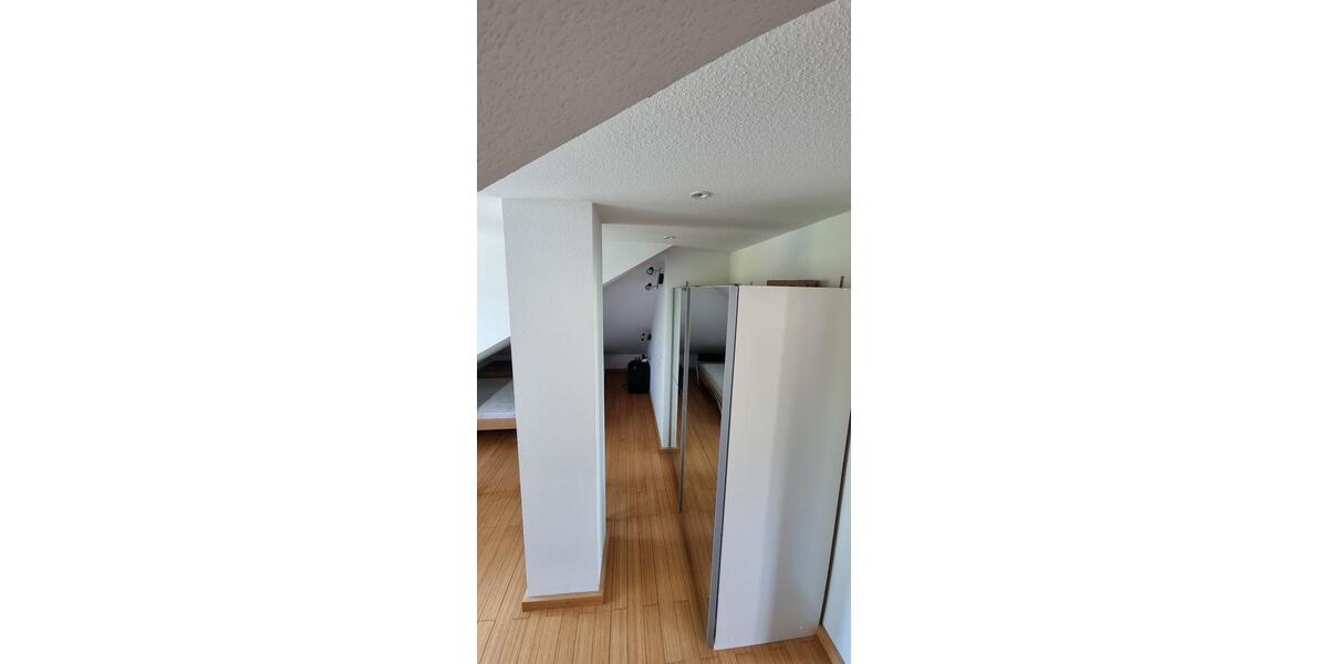 Geräumige und neuwertige 2-Zimmer-DG-Wohnung mit Balkon und Einba 2 zimmer