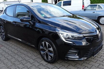 Renault Clio 1,0l Evolution Navi Rückfahrkamera, Einparkhi 31.015 km 12.990 € Rodgau 63110