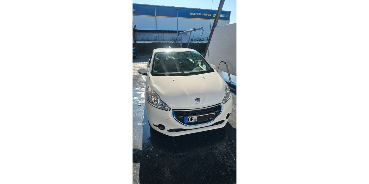 Peugeot 208 97.000 km 4.900 &euro; Neu-Isenburg 63263