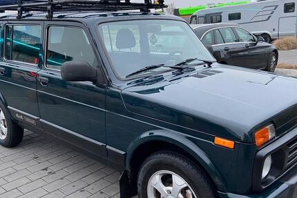 Lada Niva 57.000 km 9.900 &euro; Schöneck 61137