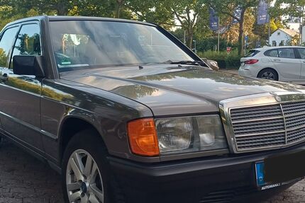 Mercedes-Benz 190 165.000 km 15.700 &euro; Darmstadt 64283