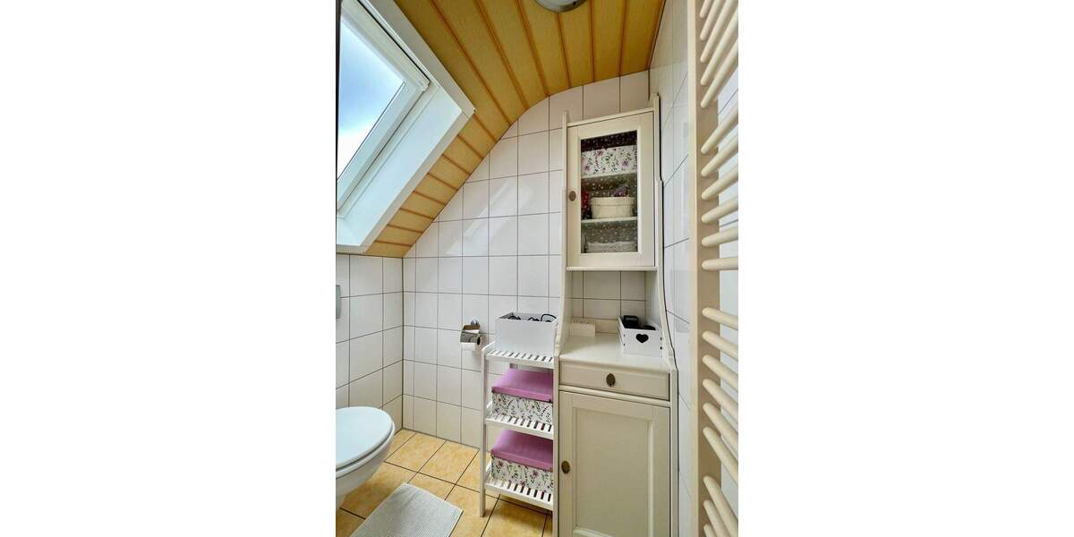 Lichtdurchflutete Wohnung mit viel Platz (zus. im DG) und Sonnenloggien 4 zimmer