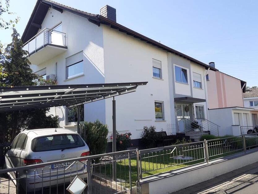 3 Zimmer Dachgeschoßwohnung mit Balkon und Car Port