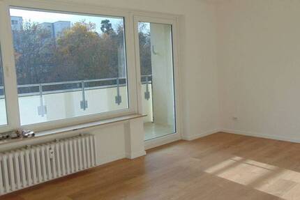 Hier wird für SIE saniert !! 3 Raumwohnung BITTE LESEN sie den Punkt 4 3 zimmer