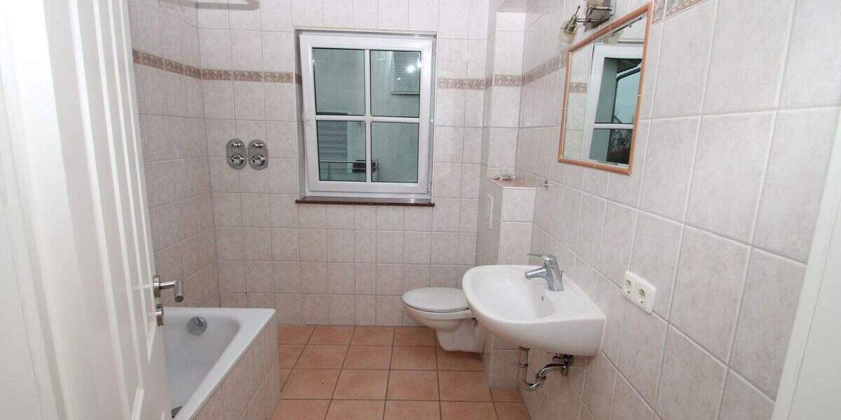 Frisch renovierte 3-Zimmer-Wohnung mit Balkon & mediterranem Bad 3 zimmer