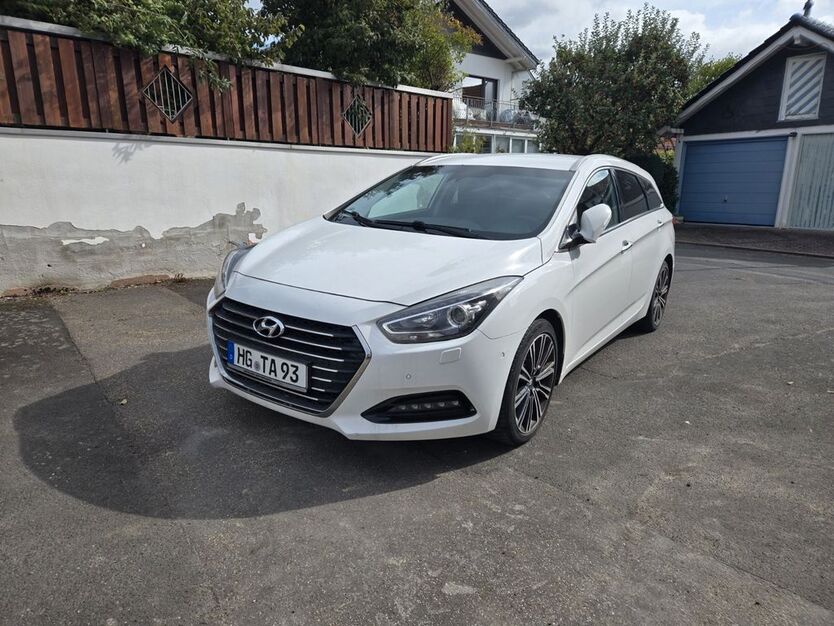 Hyundai i40 228.000 km 7.400 € Friedrichsdorf 61381