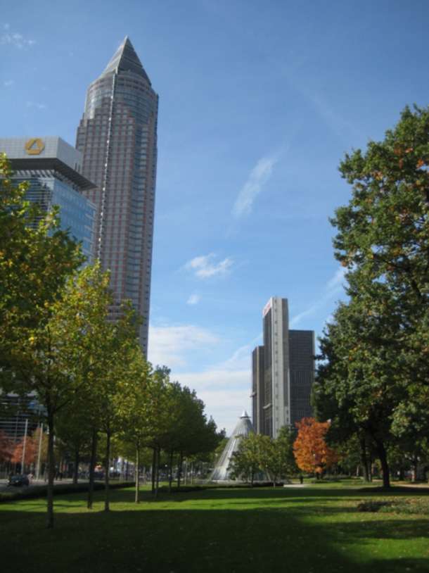 Haus zum Kaufen in Frankfurt 1.950.000 € 500 m²