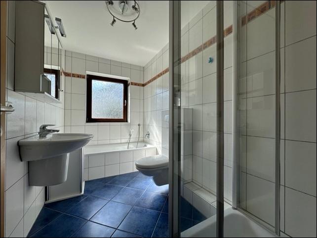 Einfamilienhaus Mömbris - 8 Zimmer, 350 m&sup2;, 2.900&euro; | Angebot:26367496