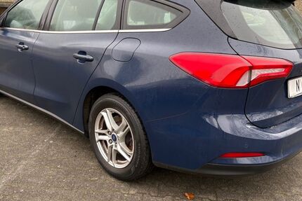 Ford Focus 174.140 km 7.140 &euro; Frankfurt am Main 60389