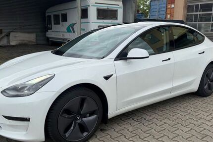 Tesla Model 3 260.000 km 16.990 &euro; Frankfurt am Main 65933