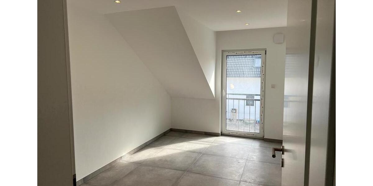 Doppelhaushälfte Frankfurt am Main Bergen-Enkheim - 6 Zimmer, 230 m&sup2;, 2.600&euro; | Angebot:26447582
