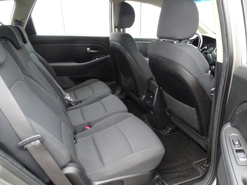 Carens 1,6l Edition 7 Klima, Sitzheizung, AHK, PDC