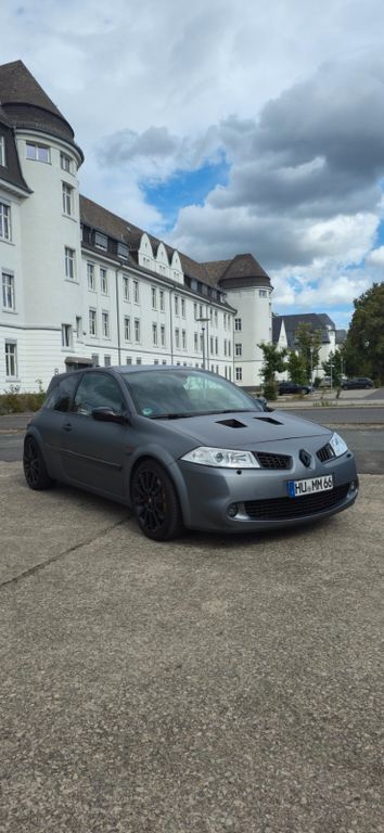 Renault Megane 210.000 km 18.700 € Hanau 63450
