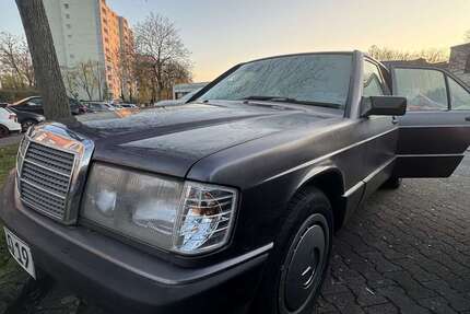 Mercedes-Benz 190 270.000 km 6.900 &euro; Frankfurt 60386