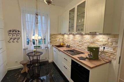 Exklusive Altbauwohnung mit hochwertiger Möblierung in Bestlage 2 zimmer