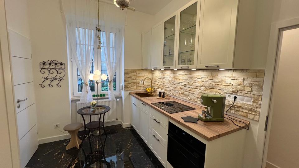 Exklusive Altbauwohnung mit hochwertiger Möblierung in Bestlage 2 zimmer