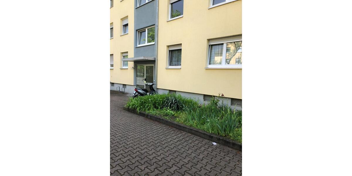gepflegte 3-Raum-Wohnung mit Balkon und Einbauküche 3 zimmer