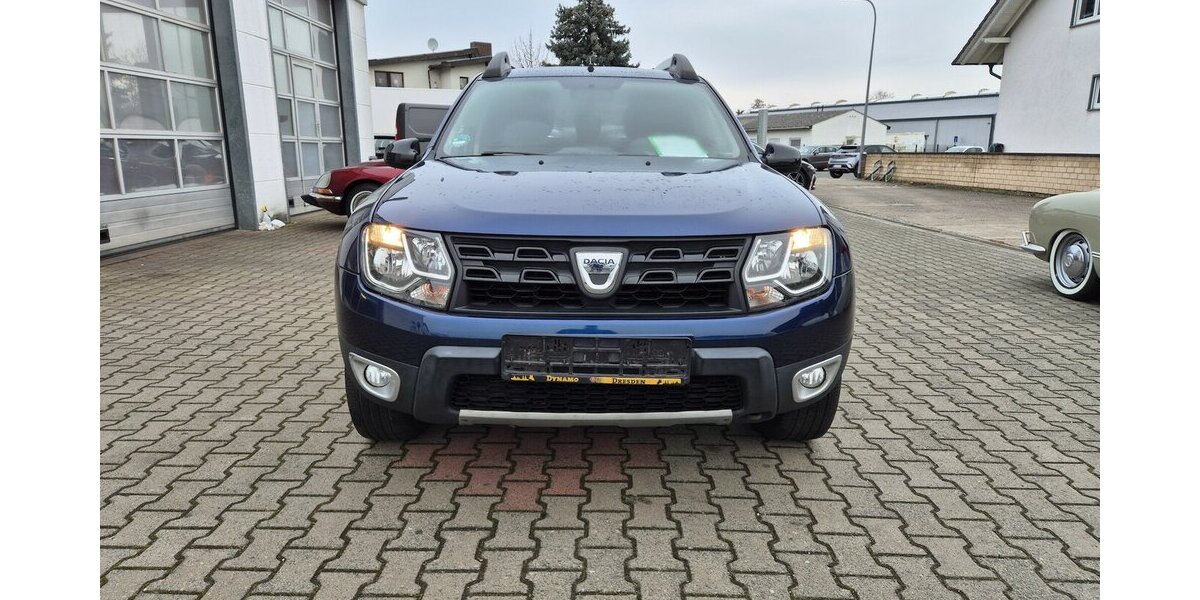 Dacia Duster 1,2l Black Shadow 4x2 Klima, Einparkhilfe h 119.200 km 6.490 &euro; Rodgau 63110