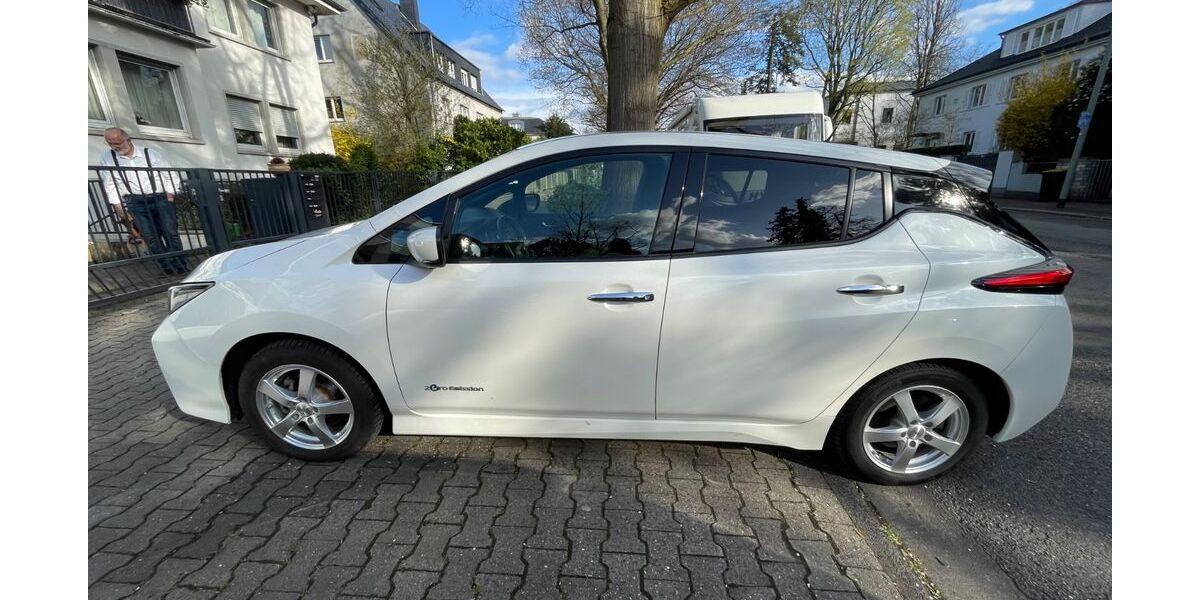 Nissan Leaf 54.502 km 13.000 &euro; Frankfurt am Main 60487
