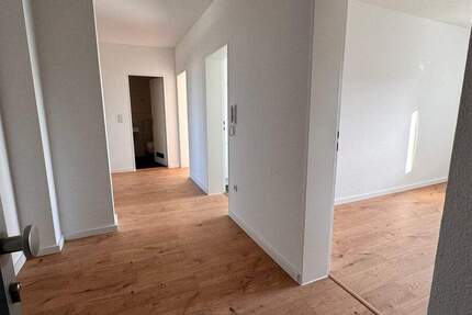 Helle 3-Zimmer-Wohnung mit EBK in Preungesheim mit Ausblick 3 zimmer