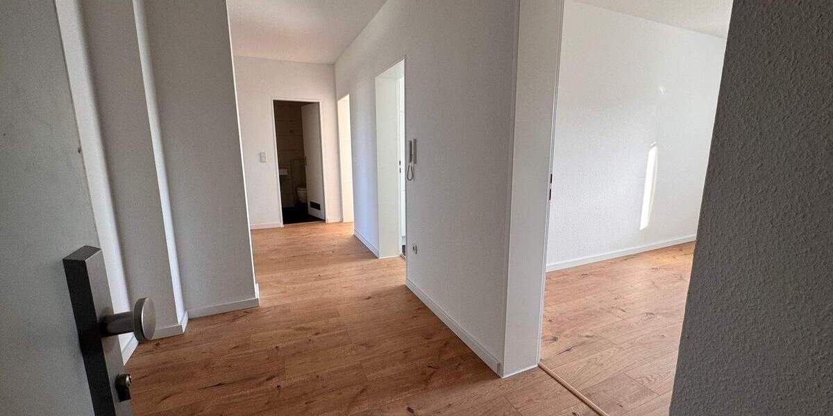 Helle 3-Zimmer-Wohnung mit EBK in Preungesheim mit Ausblick 3 zimmer