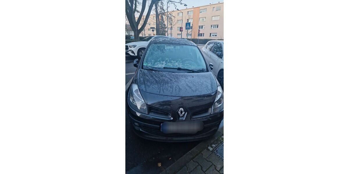 Renault Clio 142.000 km 2.300 &euro; Frankfurt am Main 65929