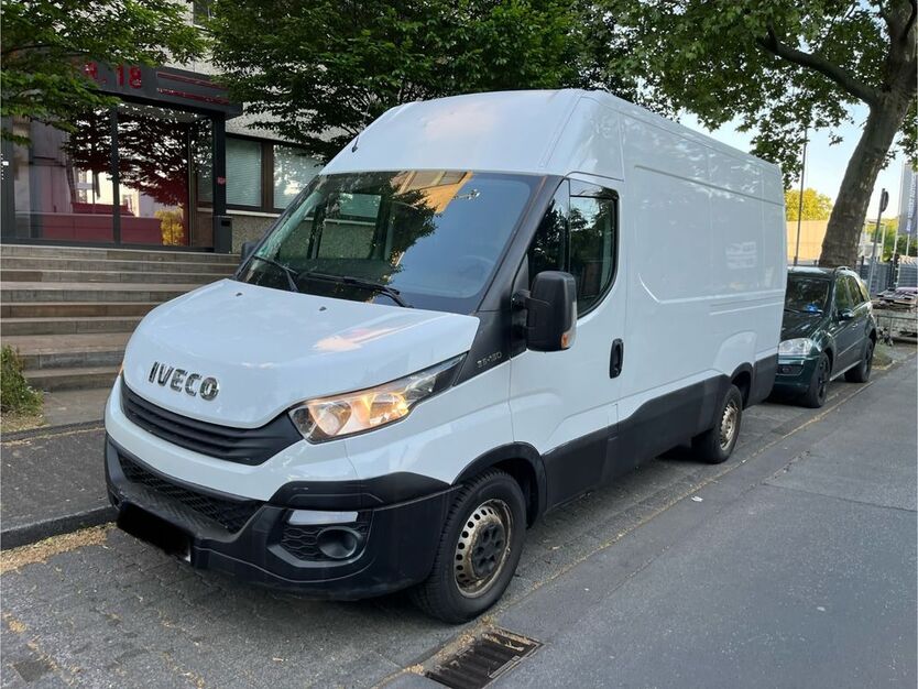 IVECO Andere 235.000 km 10.990 € Frankfurt am Main 65933